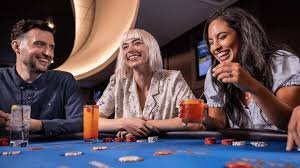 Meja Free Bet Blackjack langsung turbo77 dengan dealer profesional di studio