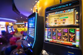 Layar pilihan permainan di turbo77 menunjukkan berbagai kategori slot, meja dealer langsung, dan pasar sportsbook
